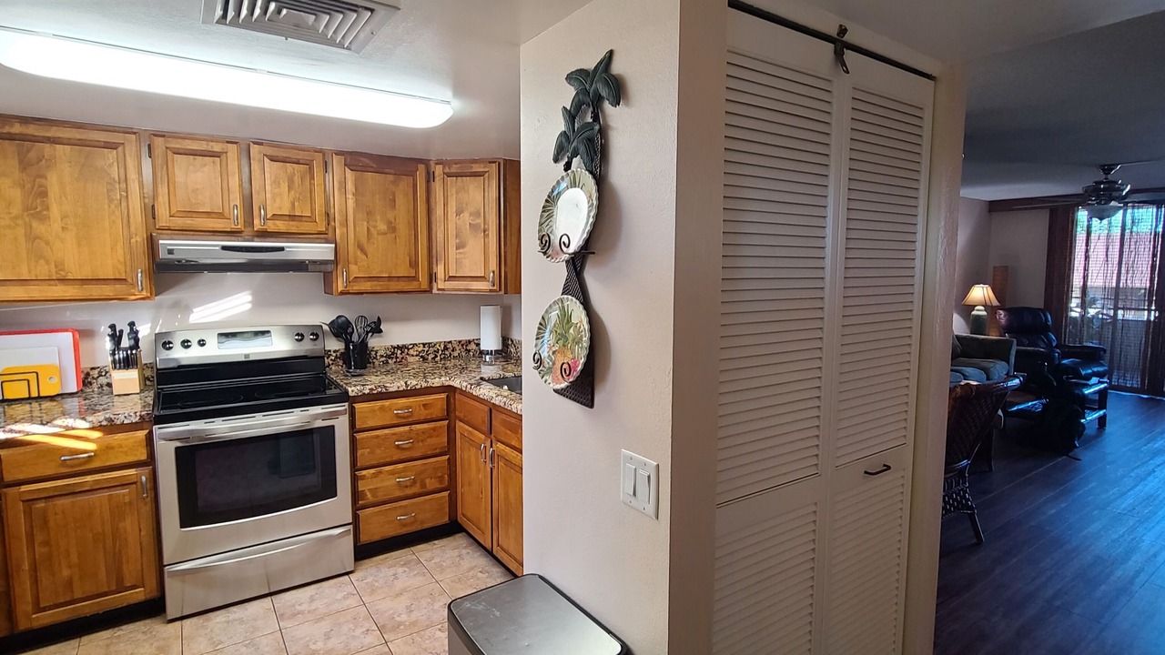 Photo of Kitchen in Kahaluu Bay