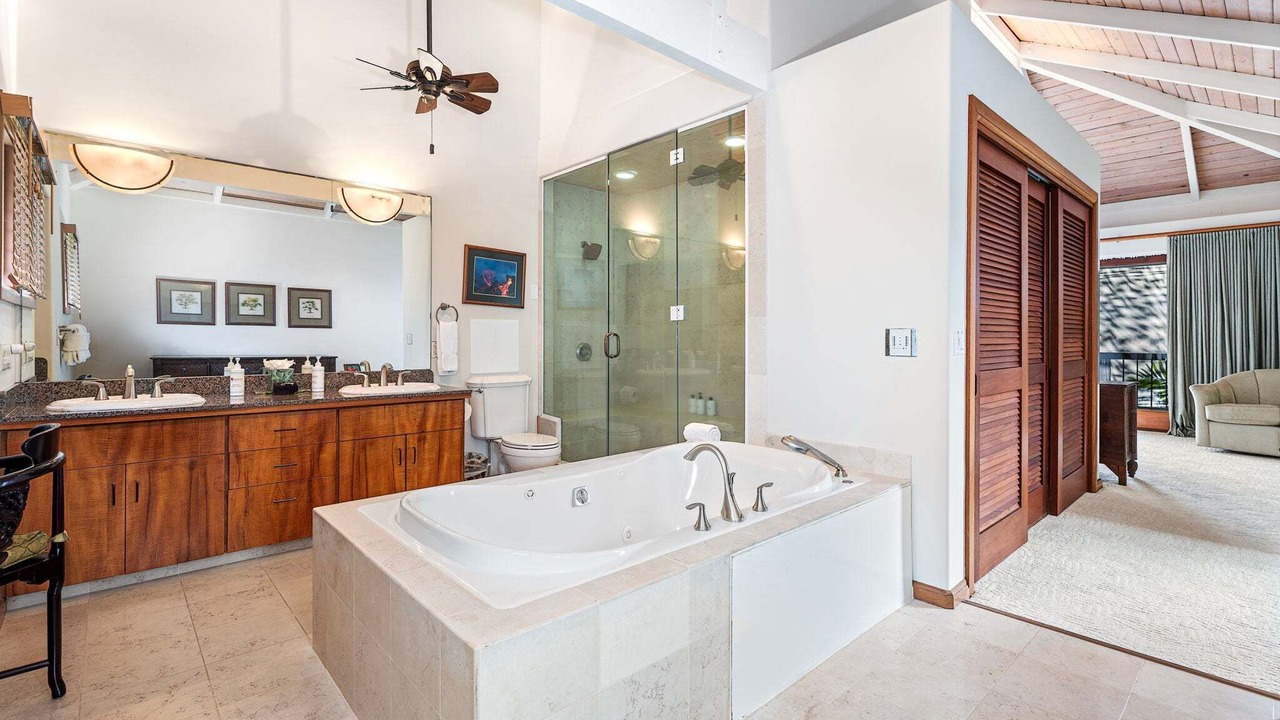 Photo of Bathroom in Kahaluu Bay