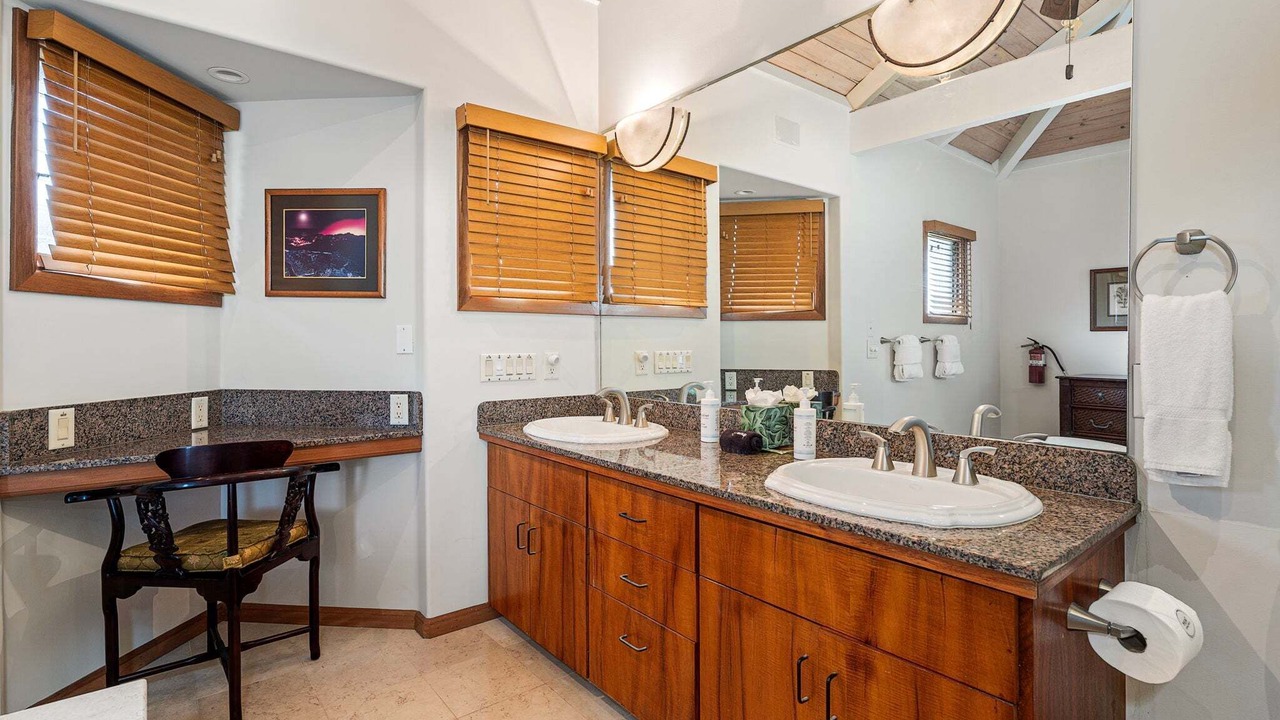 Photo of Bathroom in Kahaluu Bay