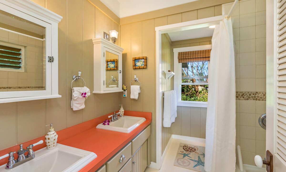 Photo of Bathroom in Wainiha