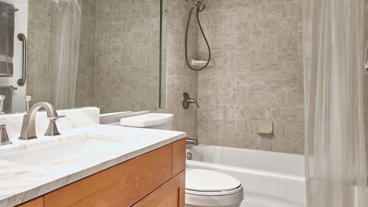 Photo of Bathroom in Maalaea