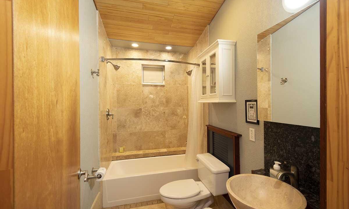 Photo of Bathroom in Laie
