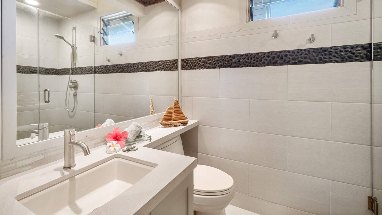 Photo of Bathroom in Kahaluu Bay
