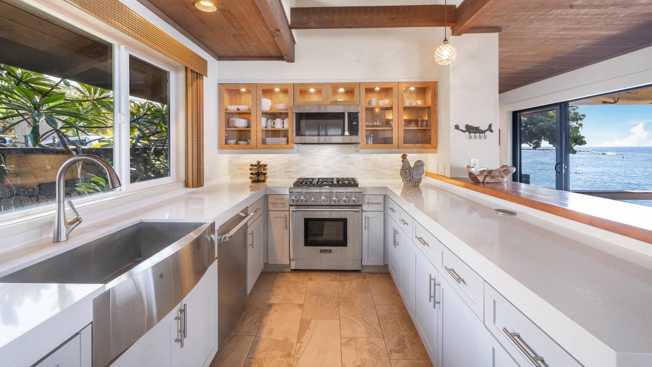 Photo of Kitchen in Kahaluu Bay