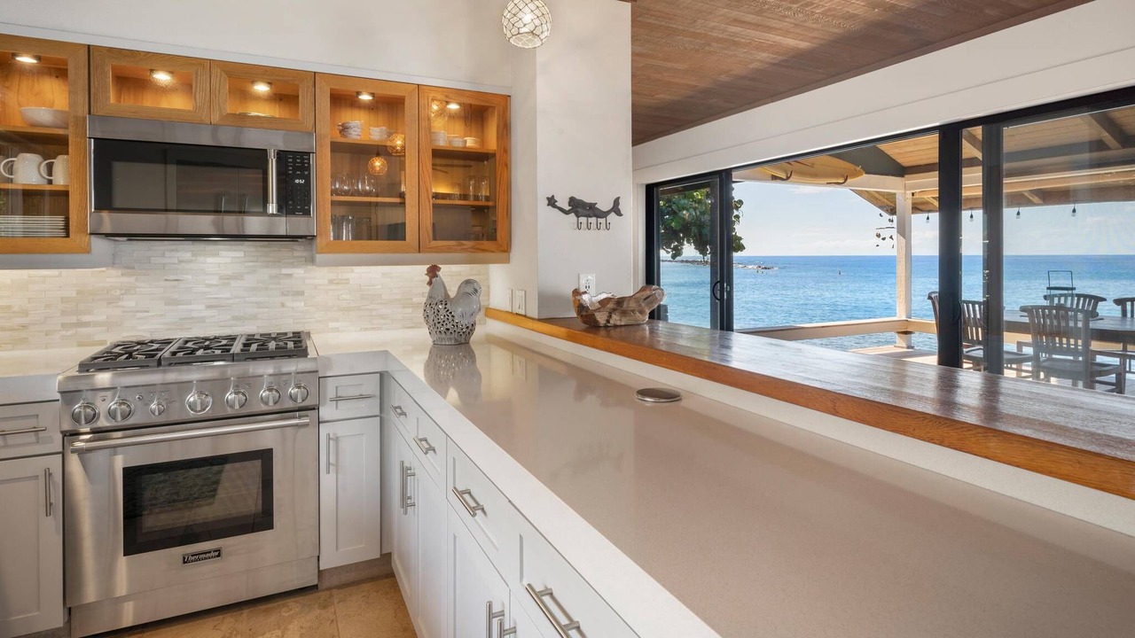 Photo of Kitchen in Kahaluu Bay