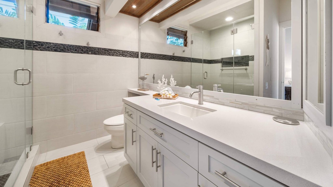 Photo of Bathroom in Kahaluu Bay