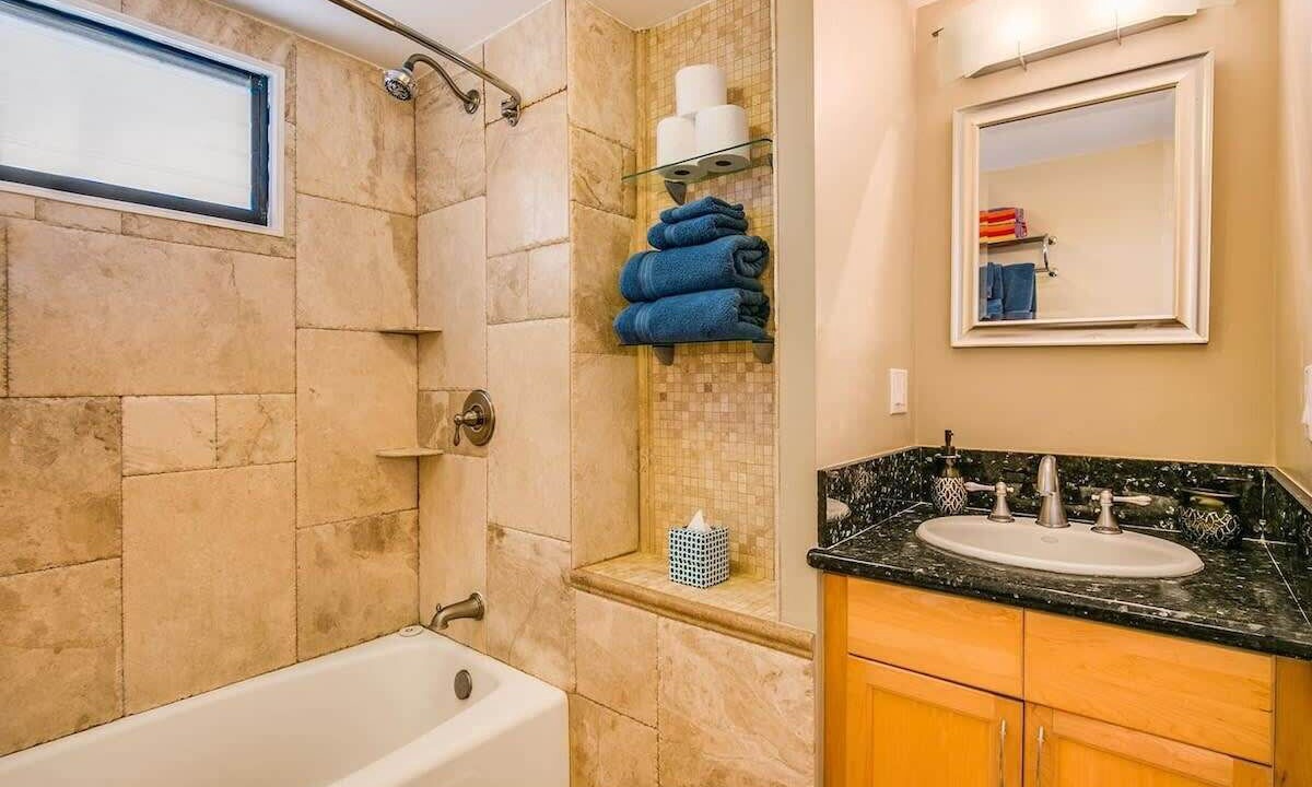 Photo of Bathroom in Waikiki
