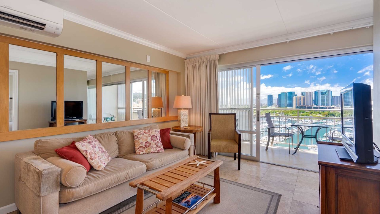 Photo of Livingroom in Waikiki