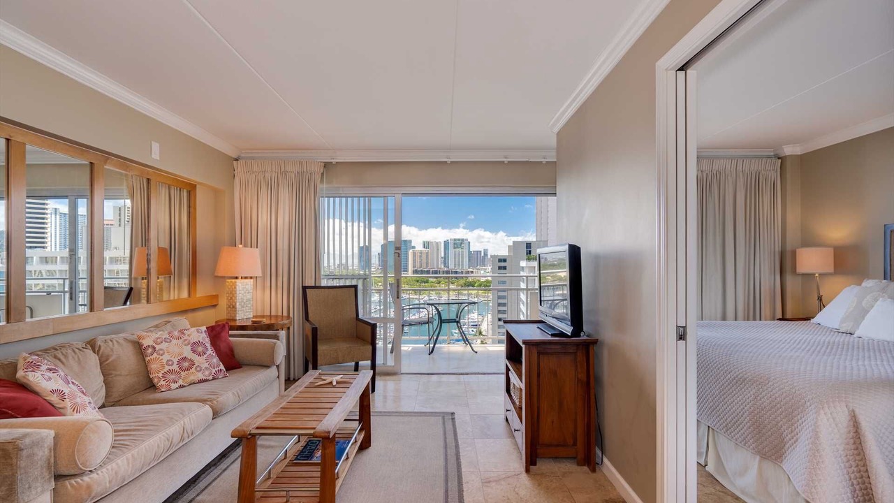 Photo of Livingroom in Waikiki