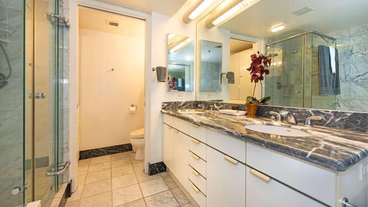 Photo of Bathroom in McCully - Moiliili