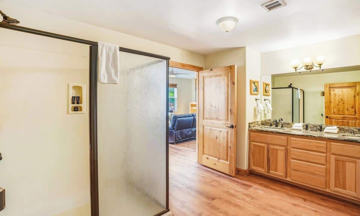 Photo of Bathroom in Poipu