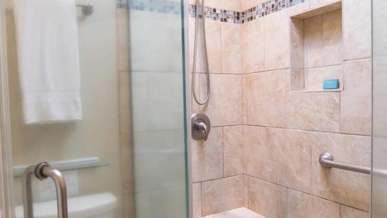 Photo of Bathroom in Kahana