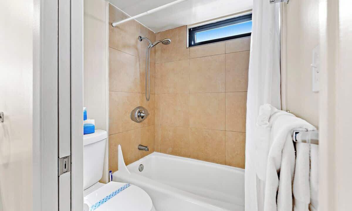 Photo of Bathroom in Waikiki