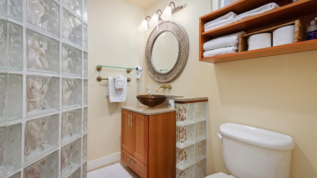 Photo of Bathroom in Kahaluu Bay