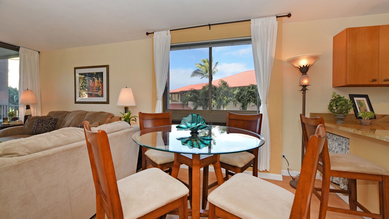 Photo of Livingroom in Kahana