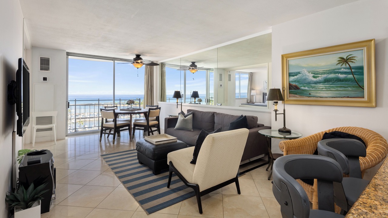 Photo of Livingroom in Waikiki
