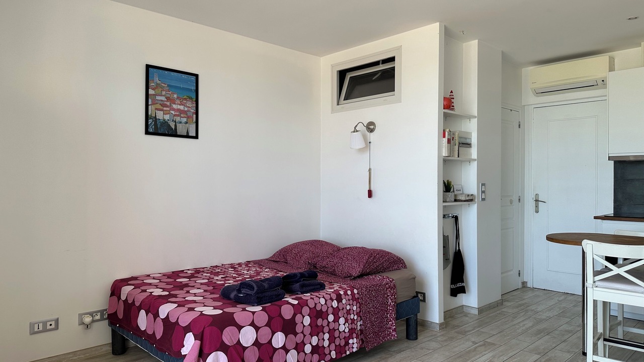 Photo of Bedroom in Villeneuve Loubet Beach