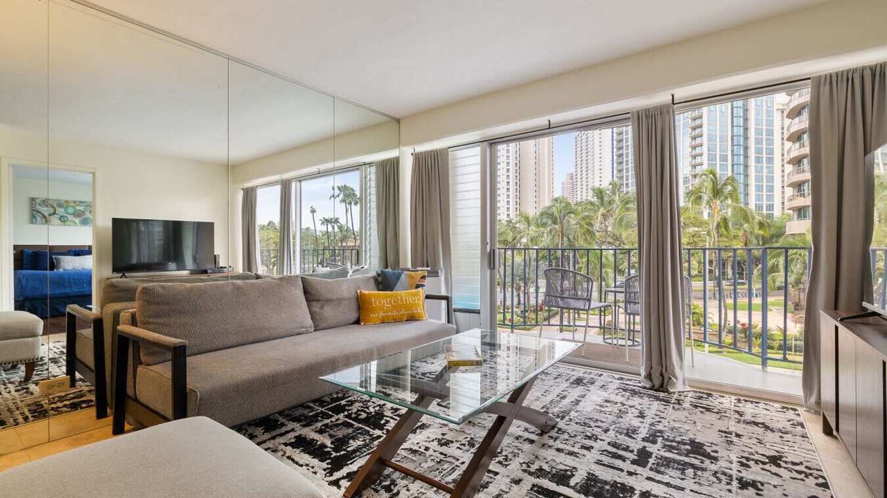 Photo of Livingroom in McCully - Moiliili