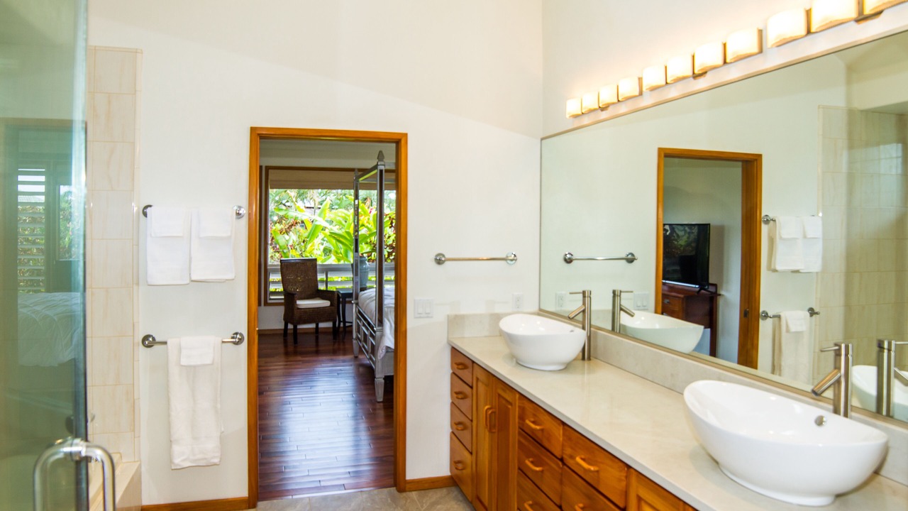 Photo of Bathroom in Poipu
