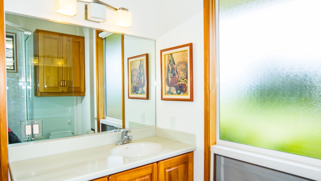 Photo of Bathroom in Poipu