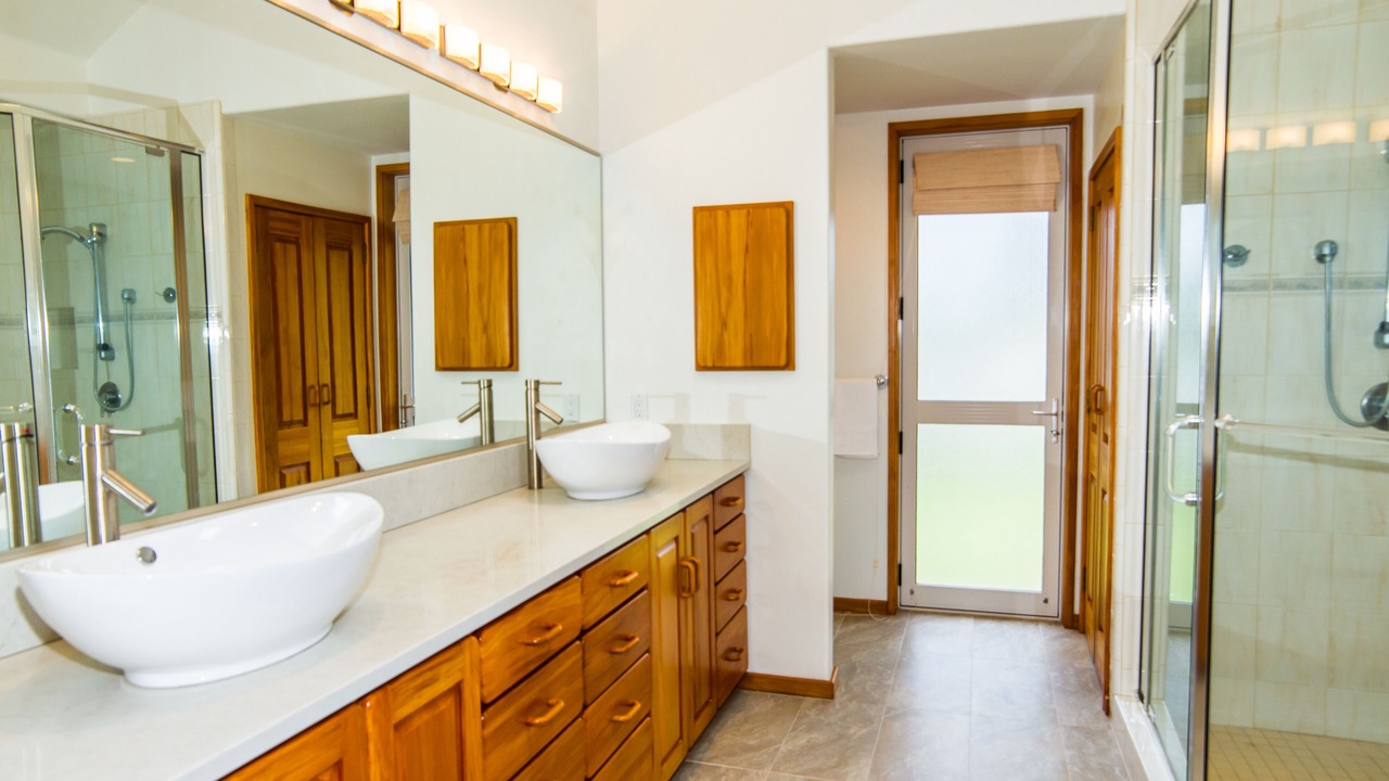 Photo of Bathroom in Poipu