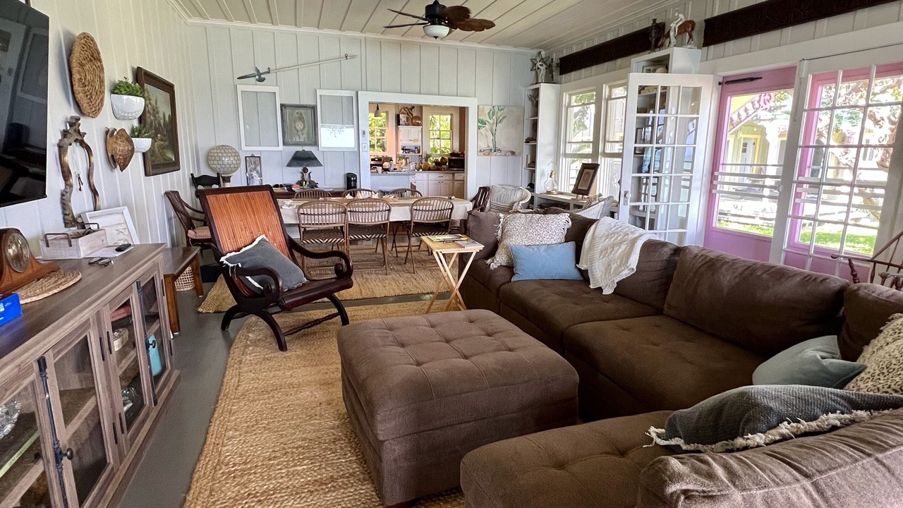 Photo of Livingroom in Kawela Bay