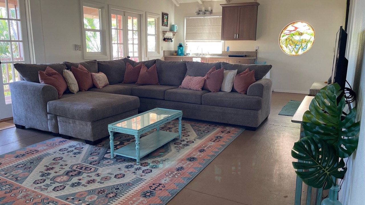 Photo of Livingroom in Historic Lahaina Front Street