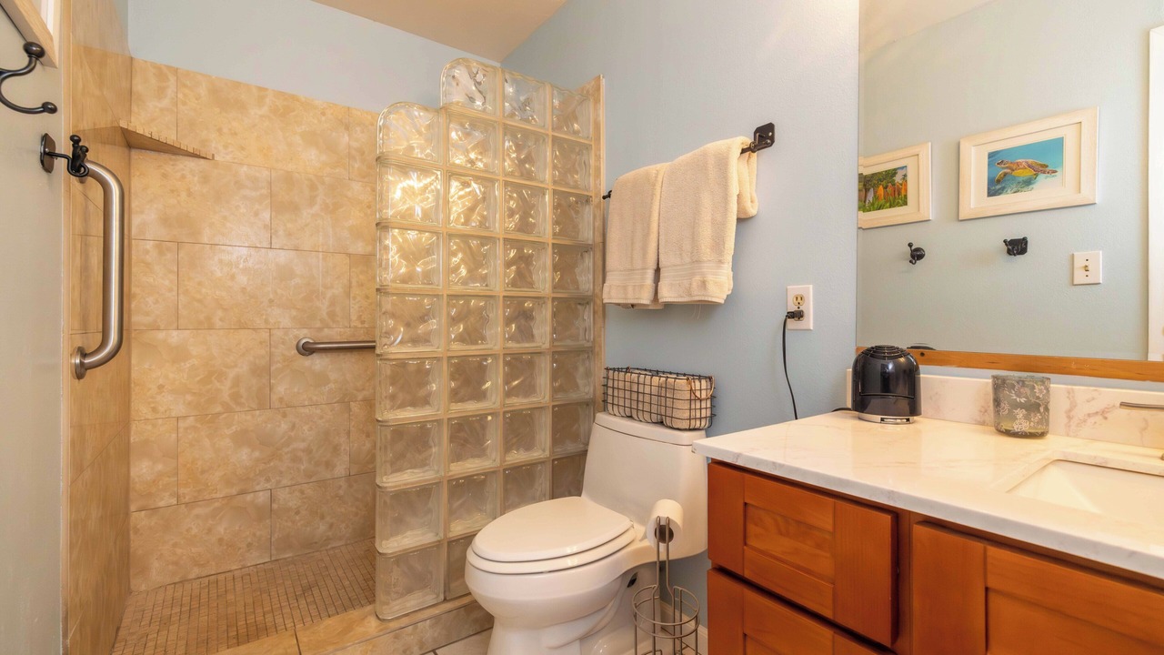 Photo of Bathroom in Maalaea