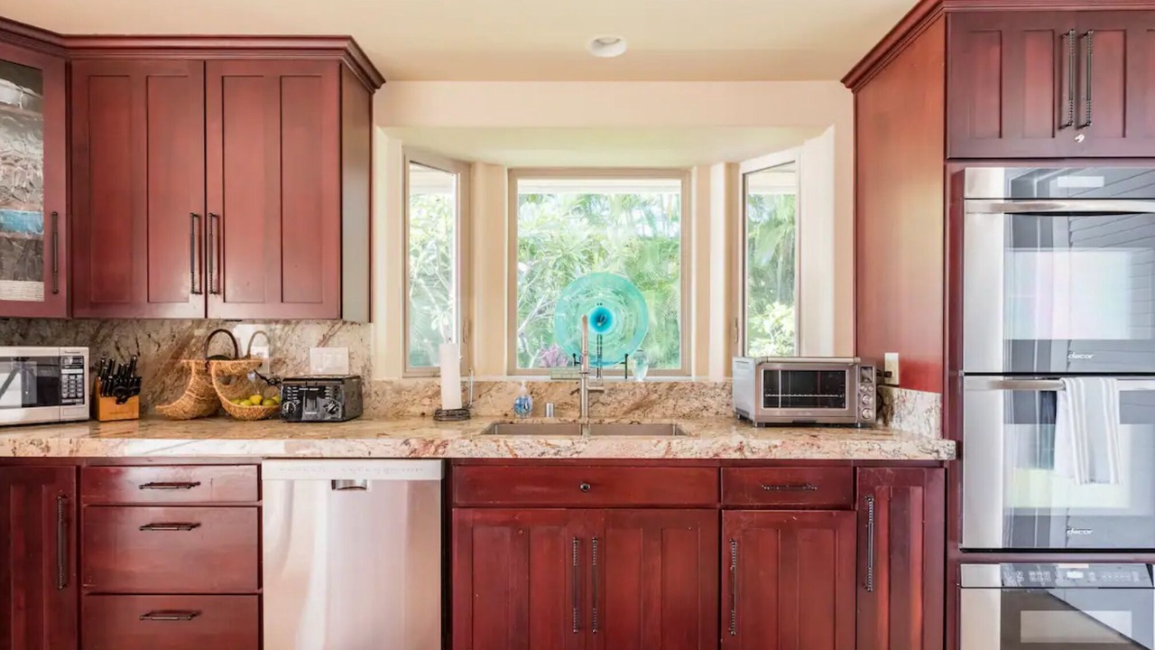 Photo of Kitchen in Kahaluu-Keauhou