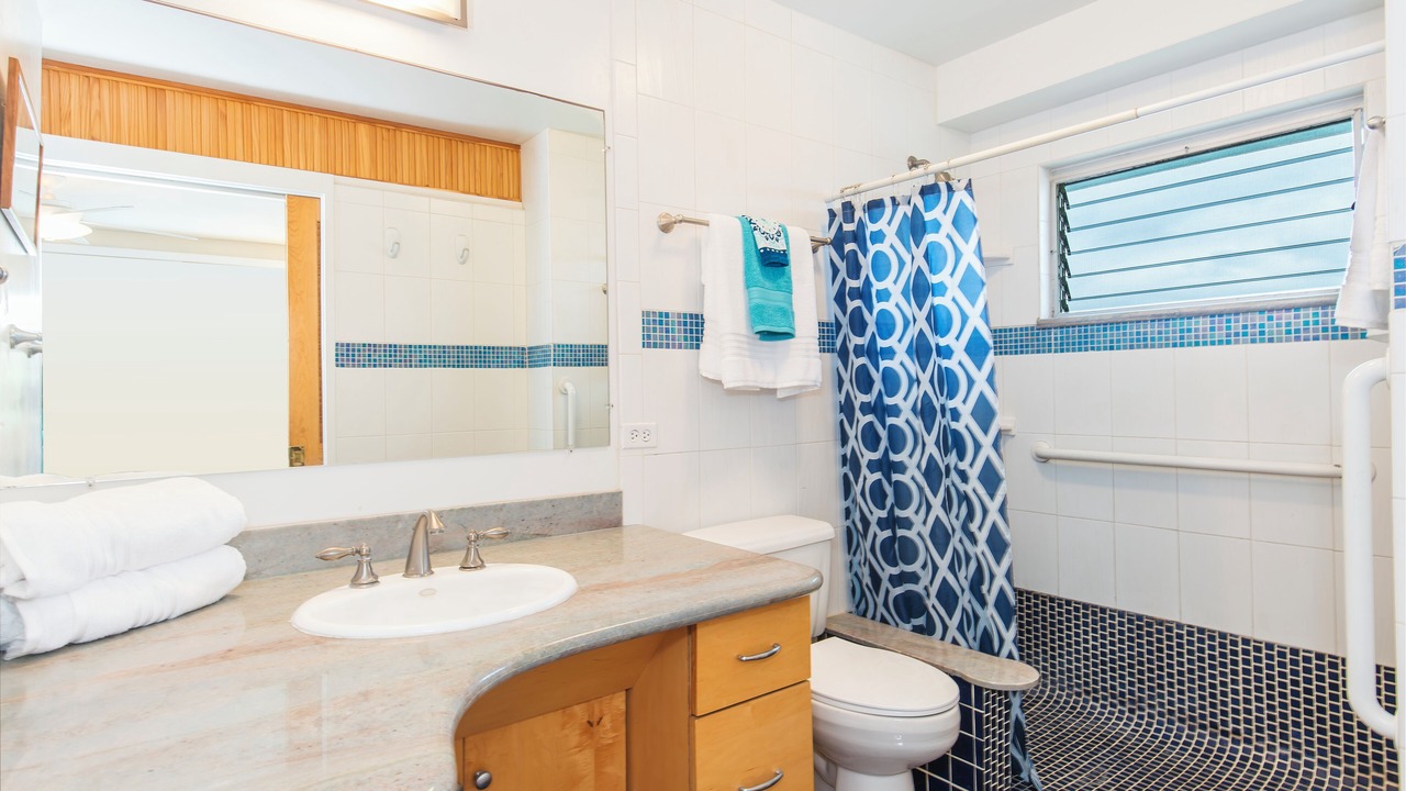 Photo of Bathroom in Makaha