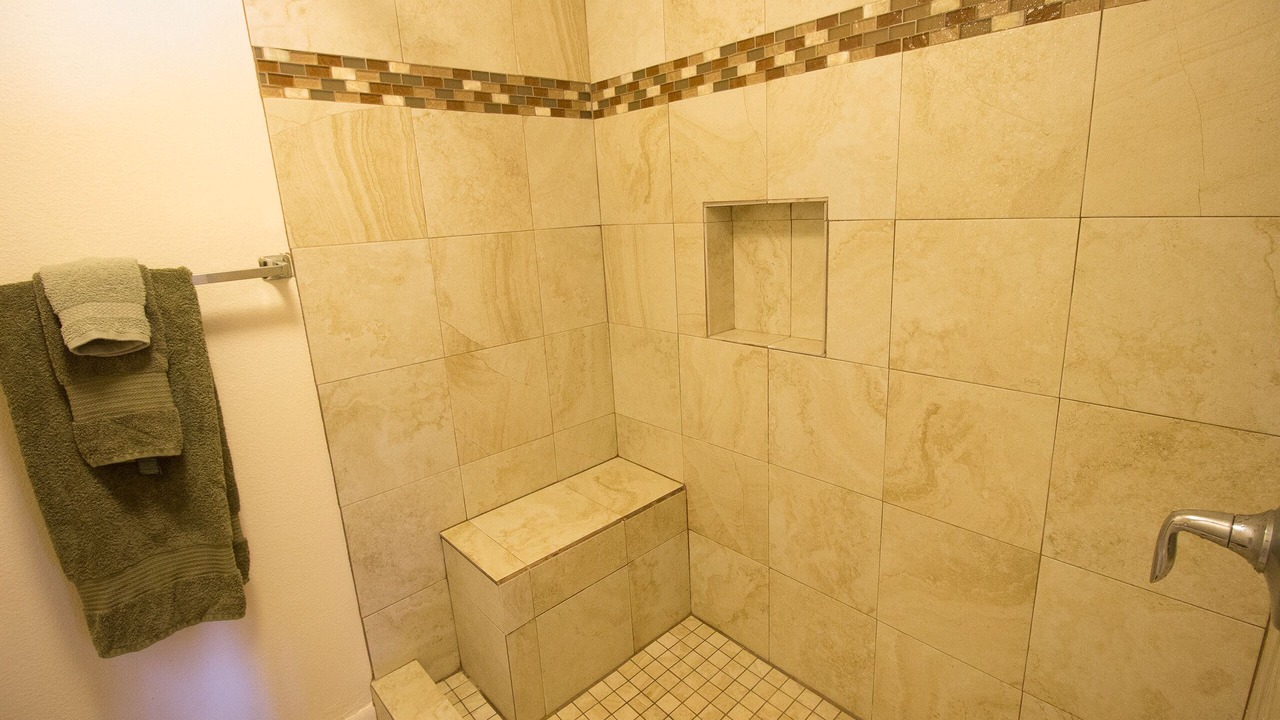 Photo of Bathroom in Maunaloa