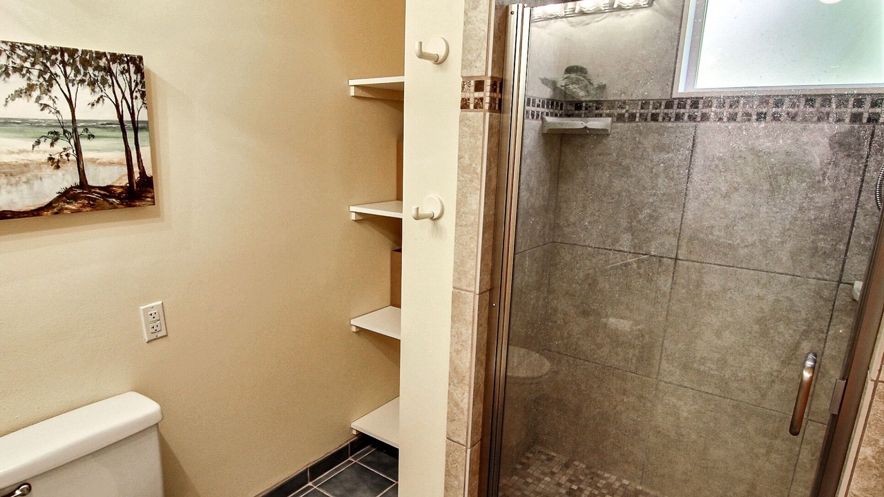 Photo of Bathroom in Waimanalo Beach