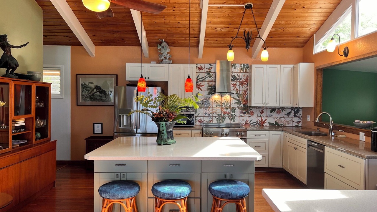 Photo of Kitchen in Kahaluu Bay