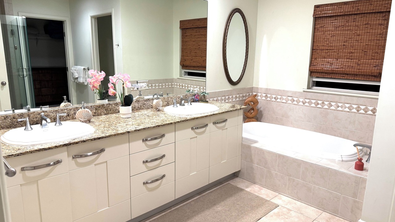 Photo of Bathroom in Kahaluu-Keauhou