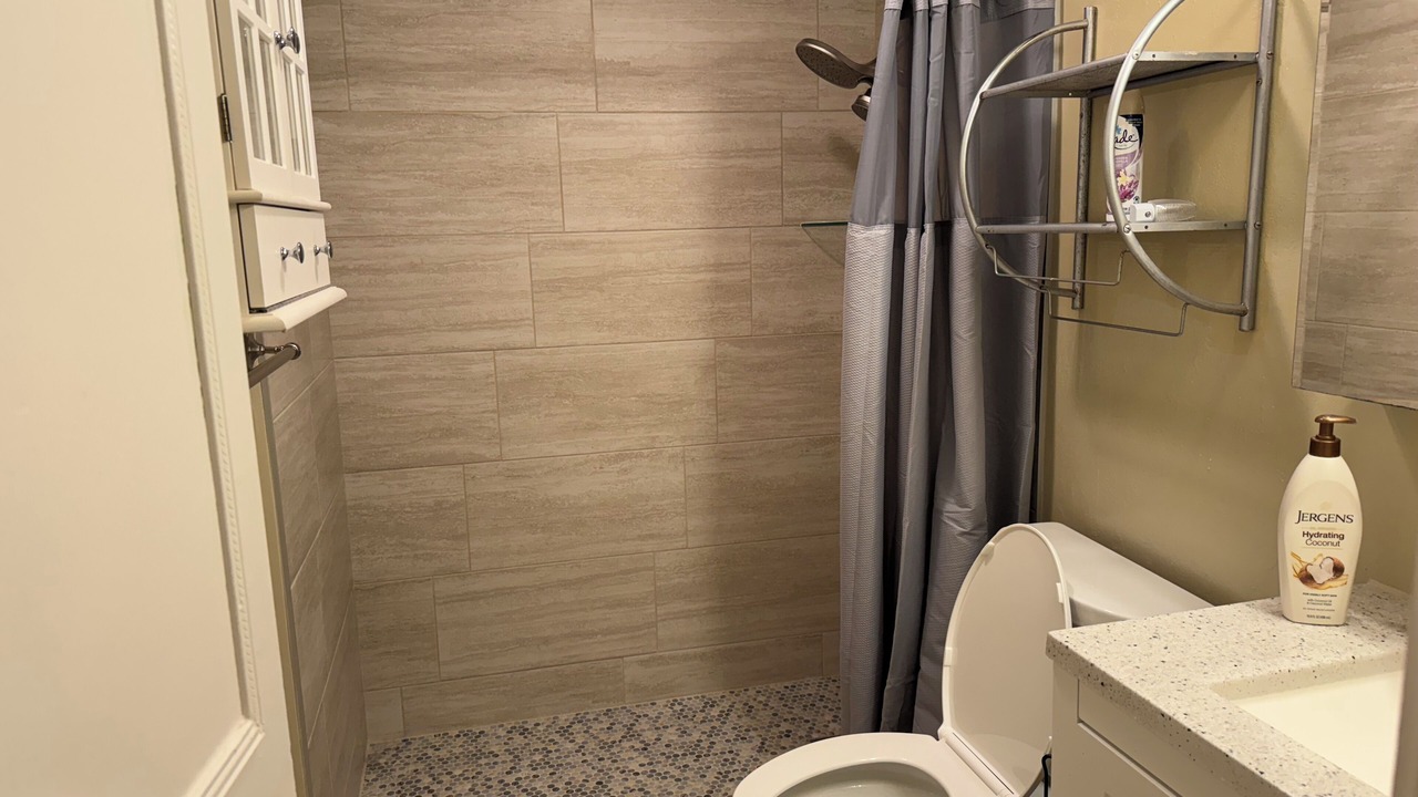 Photo of Bathroom in Makaha Valley
