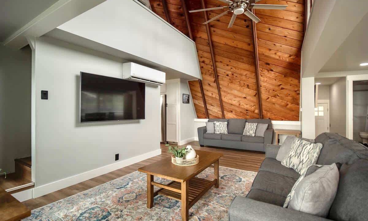 Photo of Livingroom in Punaluu
