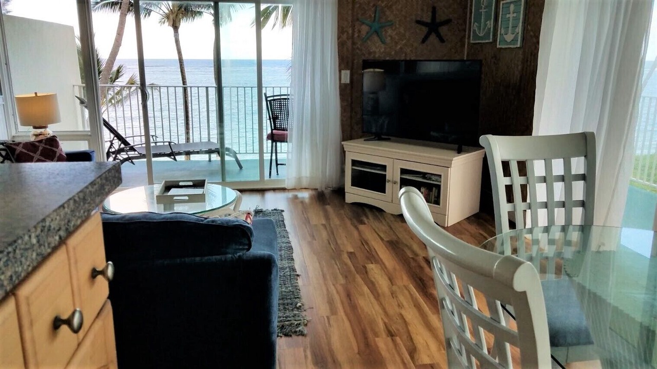 Photo of Livingroom in Punaluu