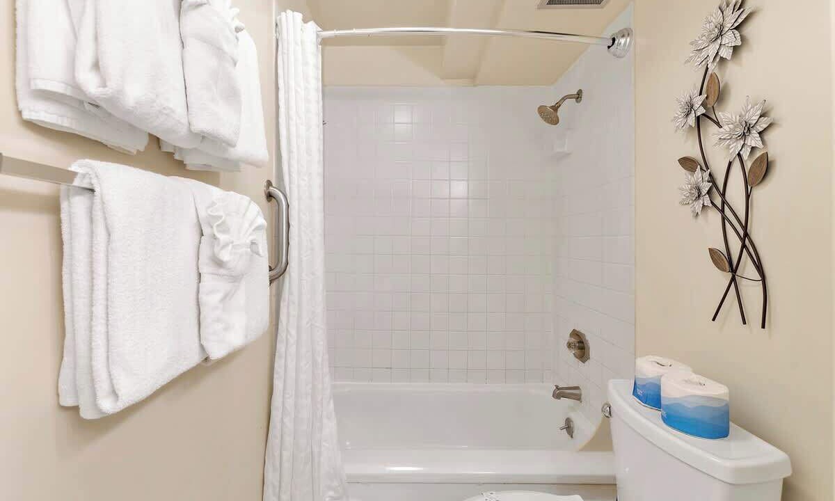 Photo of Bathroom in Waikiki