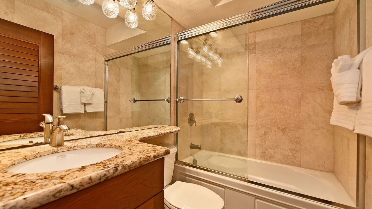 Photo of Bathroom in Kahana