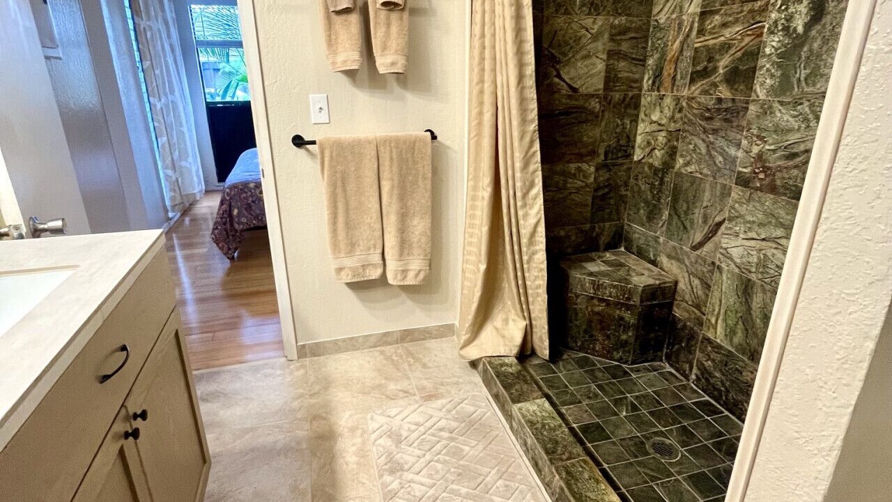 Photo of Bathroom in Punaluu