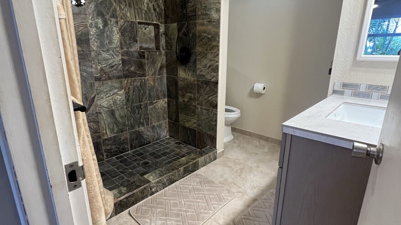 Photo of Bathroom in Punaluu