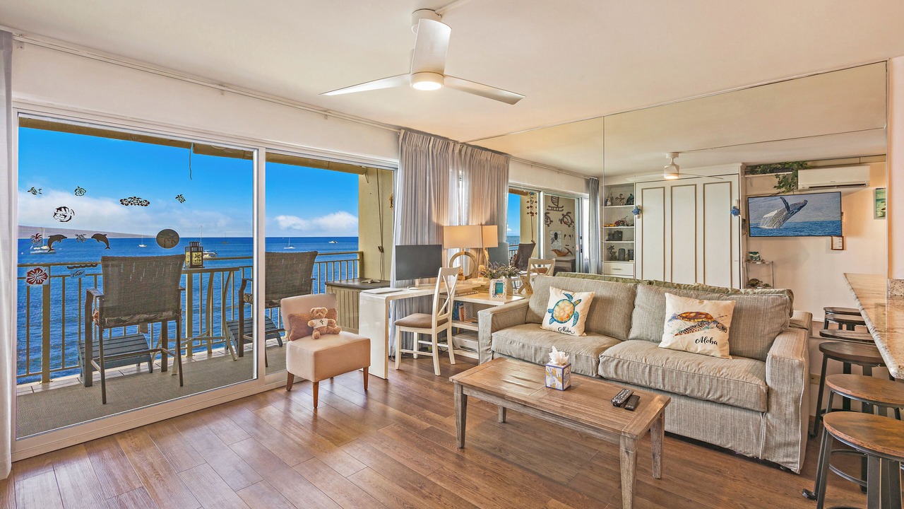 Photo of Livingroom in Historic Lahaina Front Street