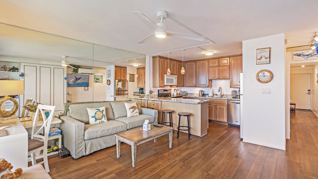Photo of Livingroom in Historic Lahaina Front Street