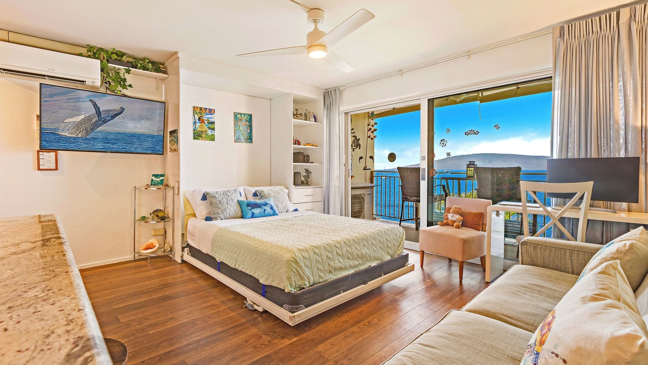 Photo of Bedroom in Historic Lahaina Front Street