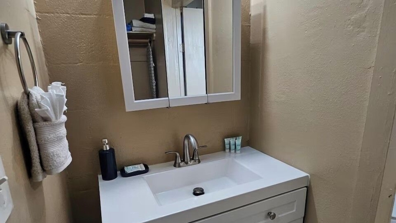Photo of Bathroom in Keaukaha