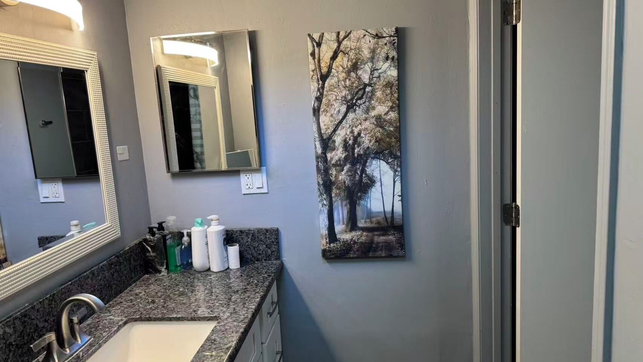 Photo of Bathroom in Downtown Honolulu