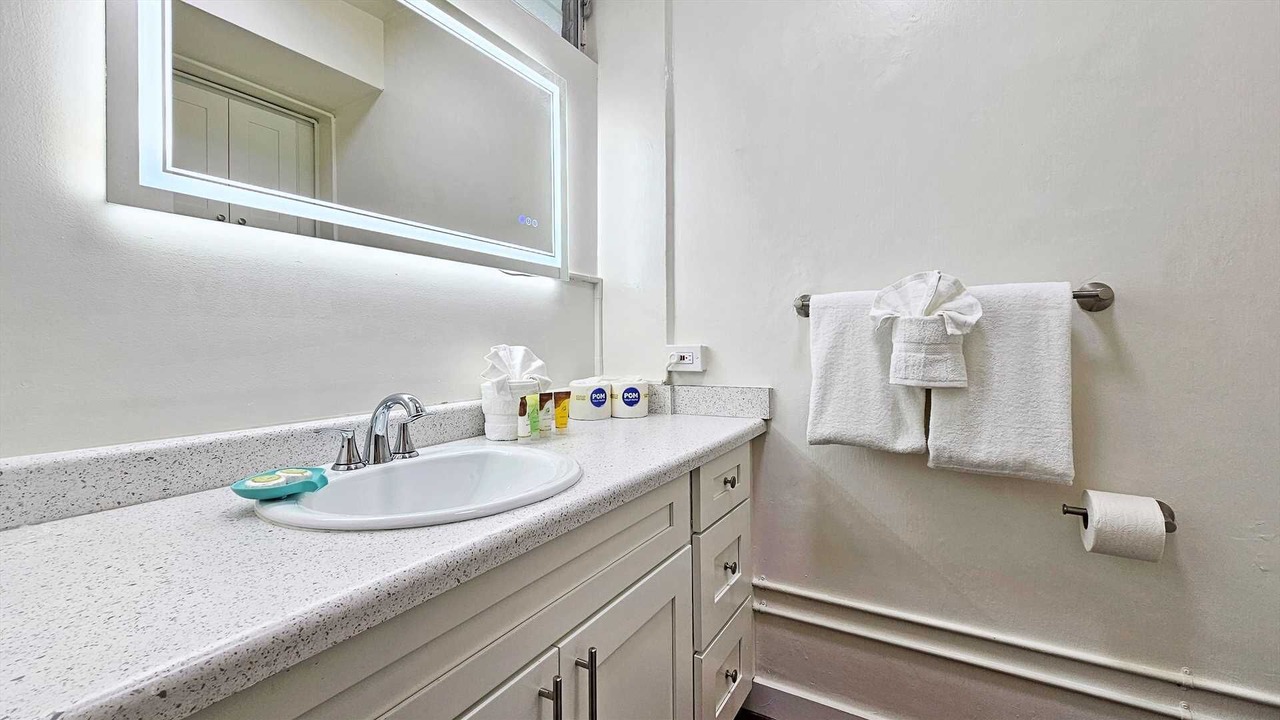 Photo of Bathroom in Waikiki