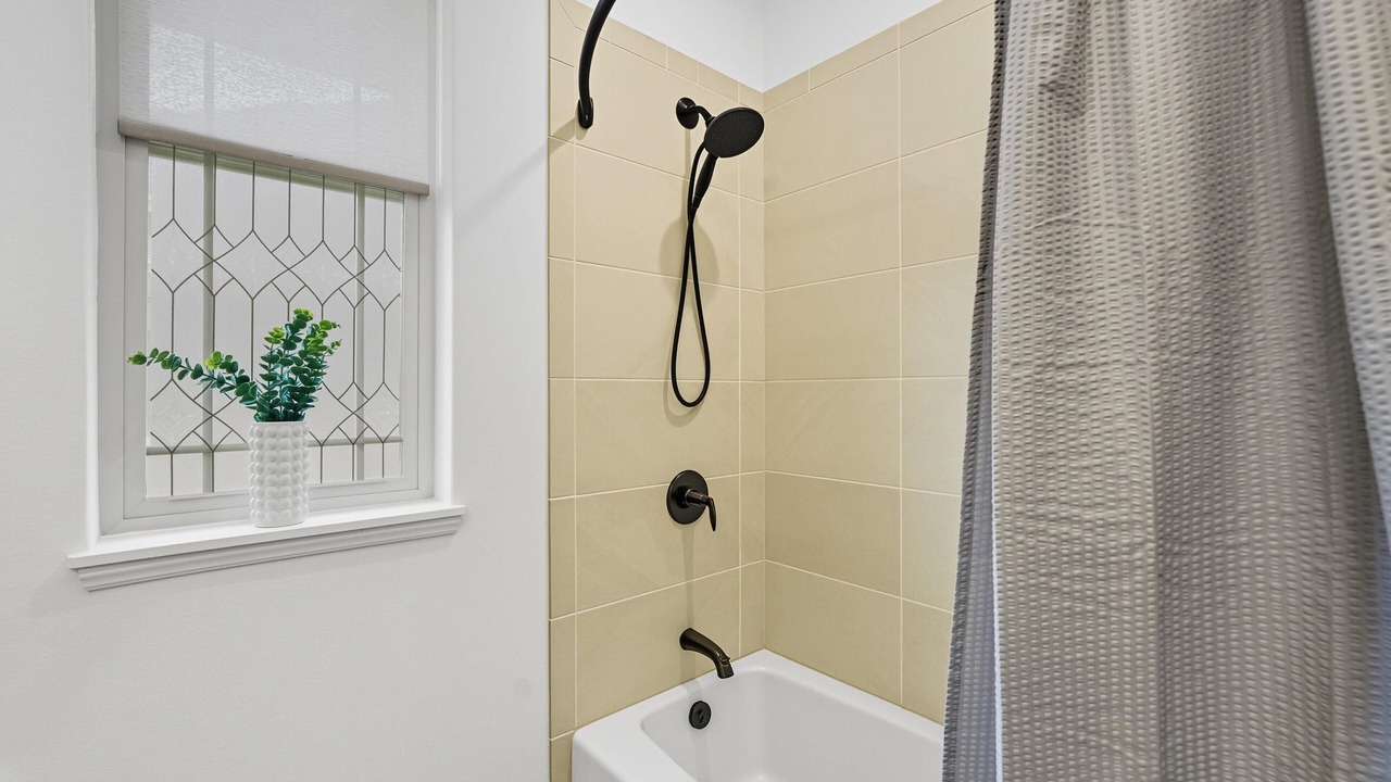 Photo of Bathroom in Makaha Valley