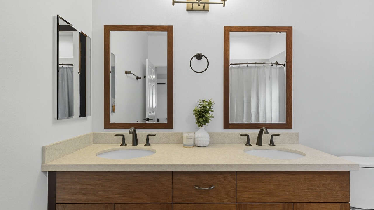 Photo of Bathroom in Makaha Valley