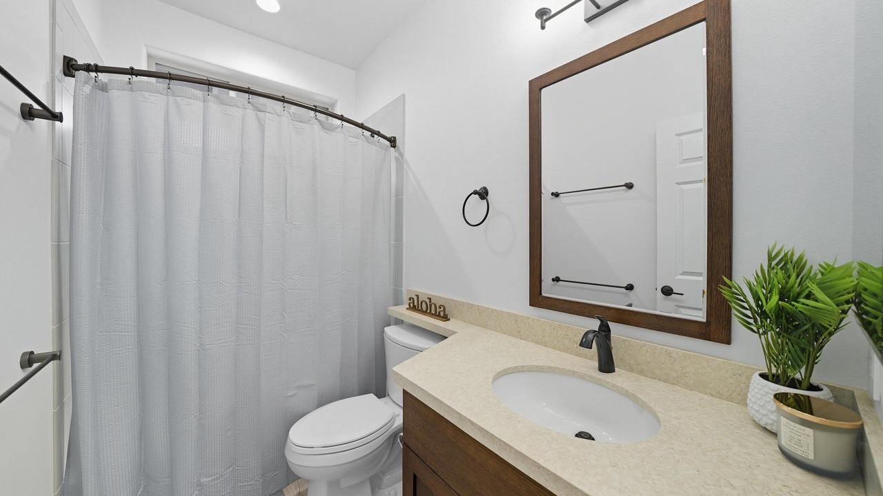 Photo of Bathroom in Makaha Valley
